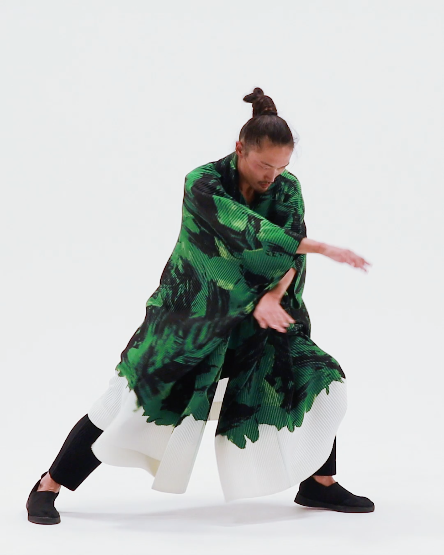 OBA】 HOMME PLISSÉ ISSEY MIYAKE「ACTION PAINTING」PV出演 – DOMO