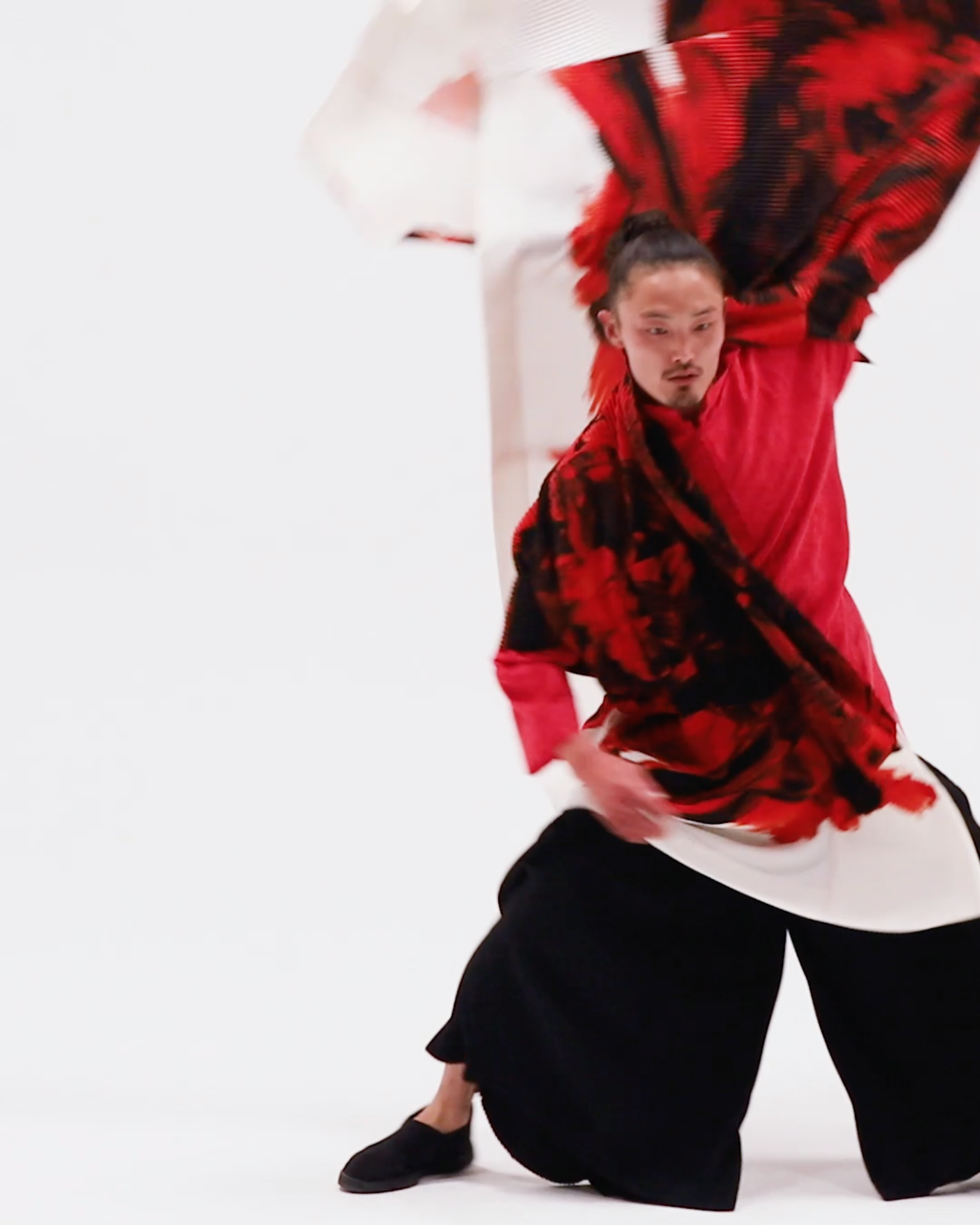 OBA】 HOMME PLISSÉ ISSEY MIYAKE「ACTION PAINTING」PV出演 – DOMO